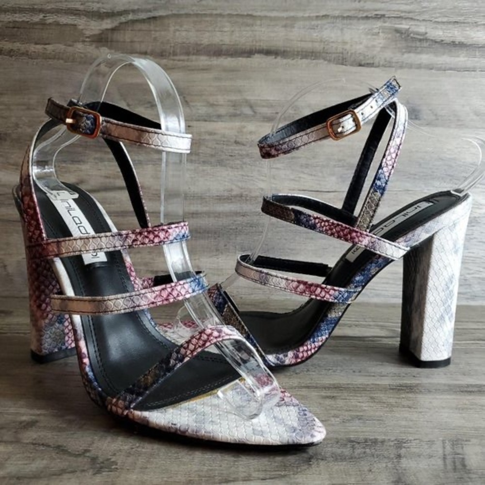 Uni lady block heel multicolored sandal.